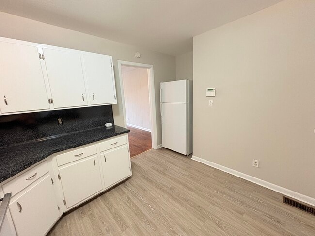 Building Photo - 304 Barbourville Dr