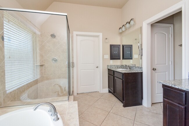 Building Photo - 28803 Davenport Dr