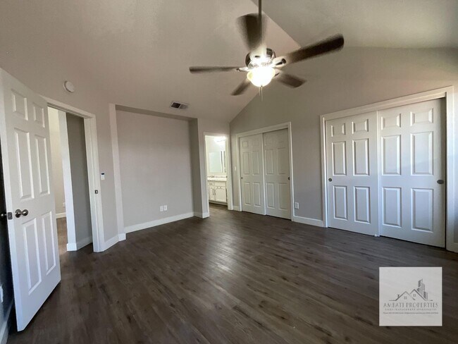 Building Photo - 7016 N Thorne Ave