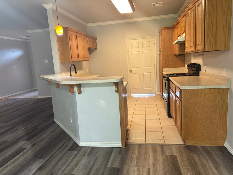 Building Photo - 2614 Silvertree Dr