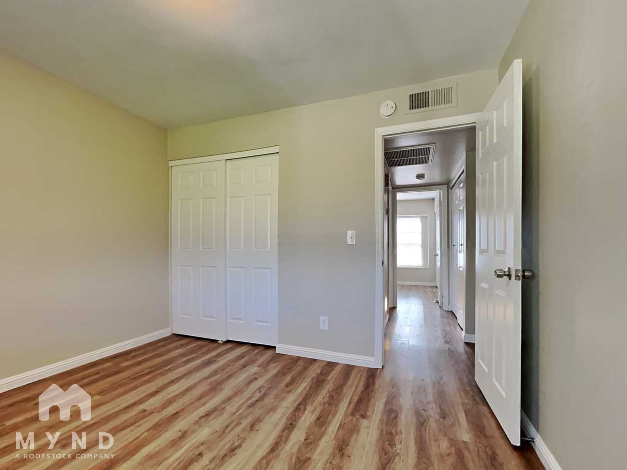 Building Photo - 818 E Piute Ave