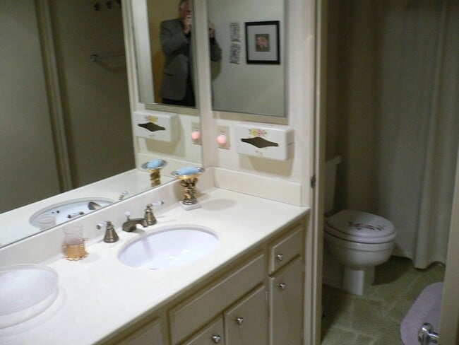 Building Photo - Charming Single Level 2br/2Ba Condo In Oak...
