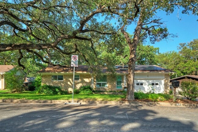 Building Photo - 1709 Mariposa Dr