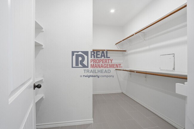 Building Photo - Gated Downtown Fort Worth Condo with Attached Garage