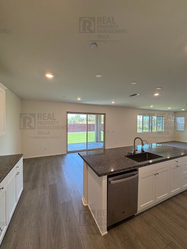 Building Photo - Cul-De-Sac Home in Heritage Lake Featuring Downstairs Bedroom & Bath + Loft