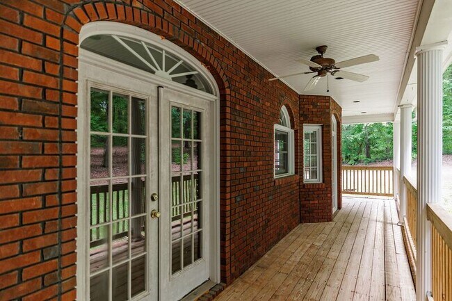 Building Photo - 580 Wolf Creek Trail