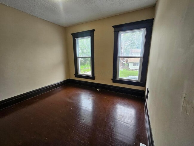 Building Photo - 831 Linwood Ave