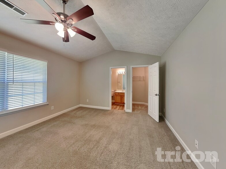 Building Photo - 649 Belgium Dr