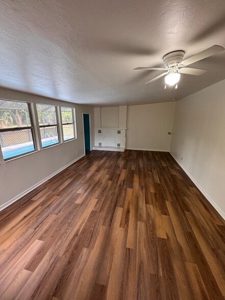 Family Room - 1840 Maple Ave