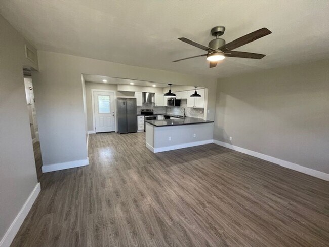 Interior Photo - Rossmore Apartments