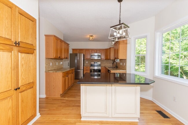 Building Photo - PRICE IMPROVEMENT!!!! MOVE-IN READY