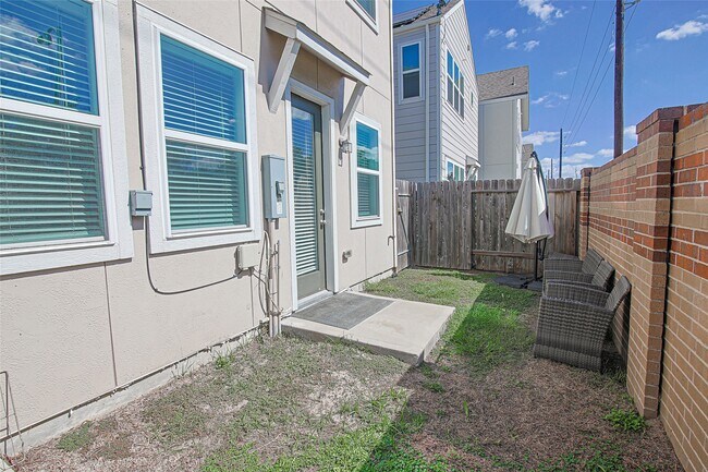 Building Photo - 10005 Brickhouse Dr