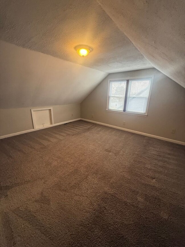 Building Photo - 3-4 Bedroom 1 Bath cape with garage in Liverpool Schools