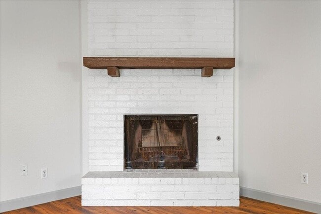 Building Photo - 2302 Berkett Dr