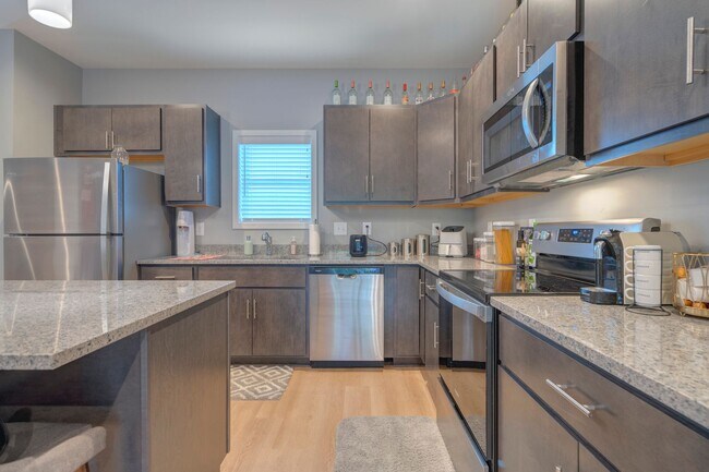 Building Photo - Spacious 4-Bedroom, 3-Story Townhome for Students