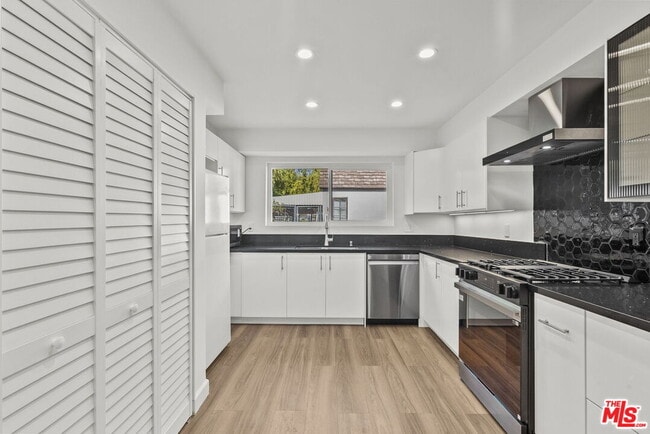 Building Photo - 3663 Los Feliz Blvd