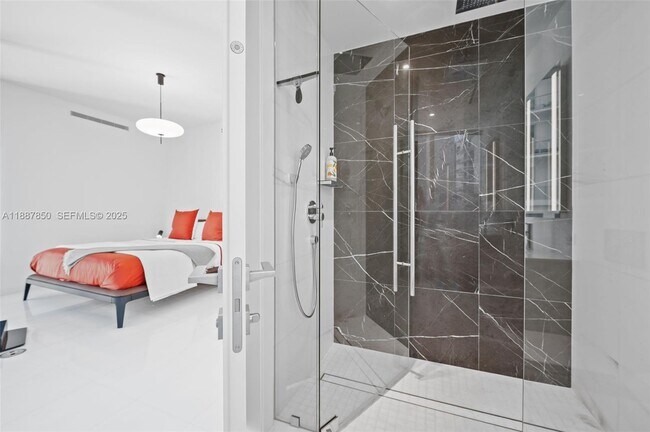 Building Photo - 300 Biscayne Blvd Way