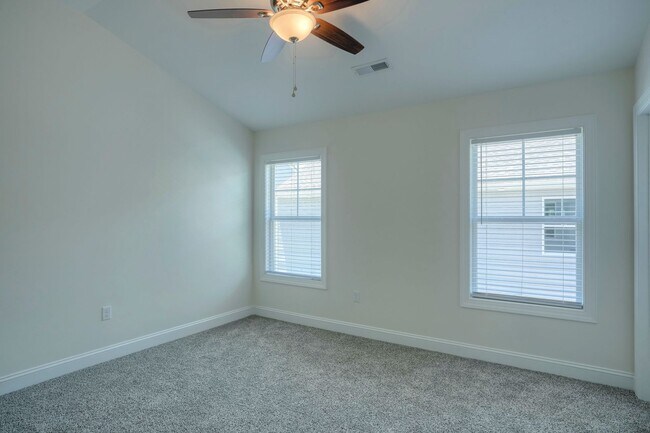 Building Photo - 315 Starfish Ln