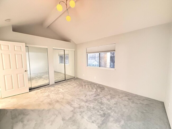 Building Photo - Updated 2 Bedroom, 2 Bath Condo in Gated Summershore Community – San Jose!