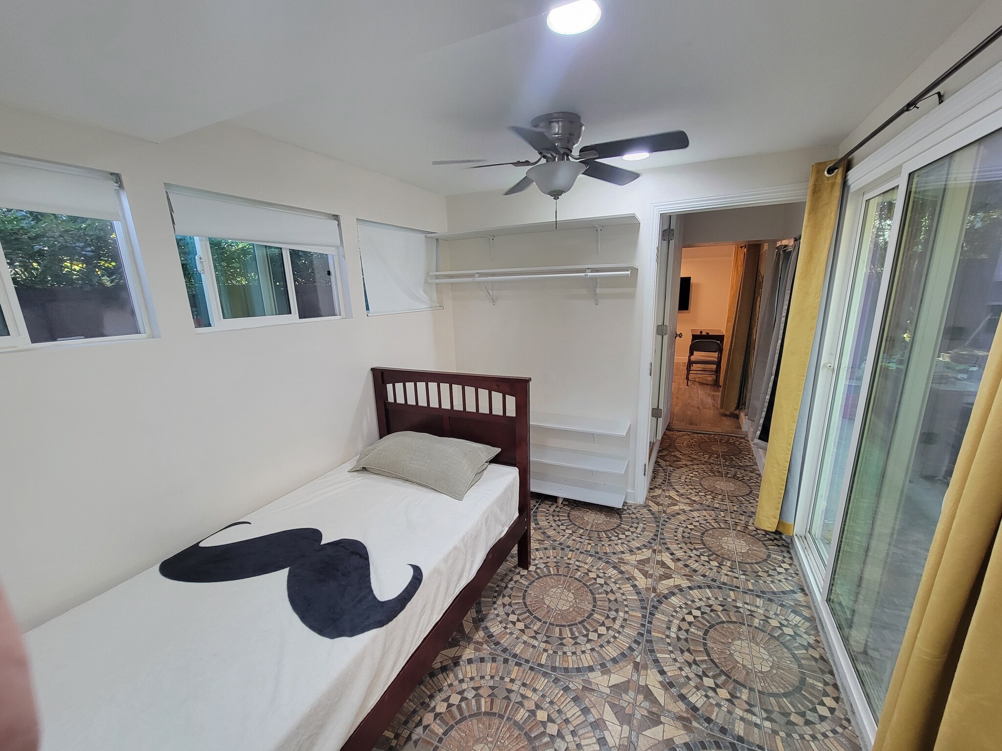 Building Photo - 11001 Darby Ave