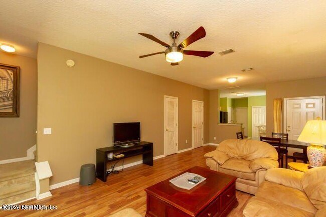 Building Photo - 257 Scrub Jay Dr