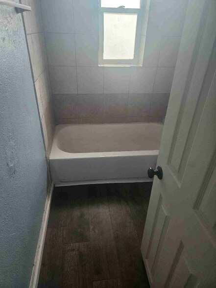 Building Photo - 1714 E 14th St