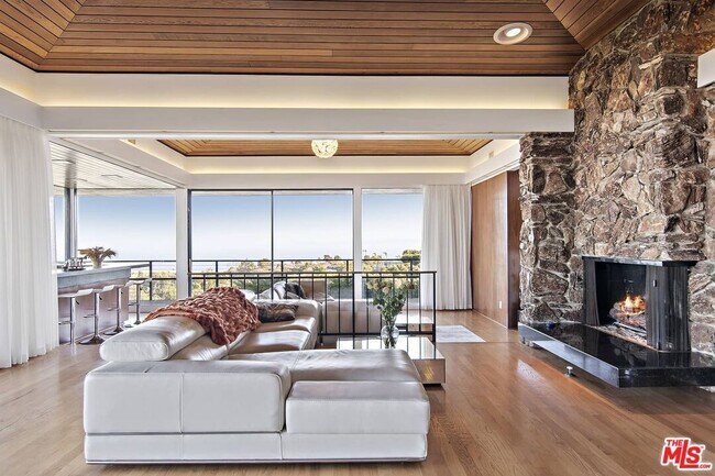 Building Photo - 6112 Via Subida