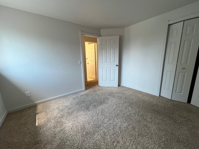 Building Photo - 362 E Elwood Ln
