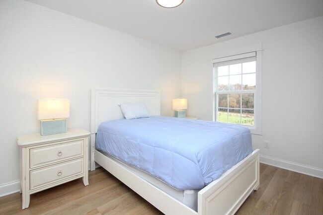 Building Photo - Luxury Three Bedroom Townhouse in Lincolnton