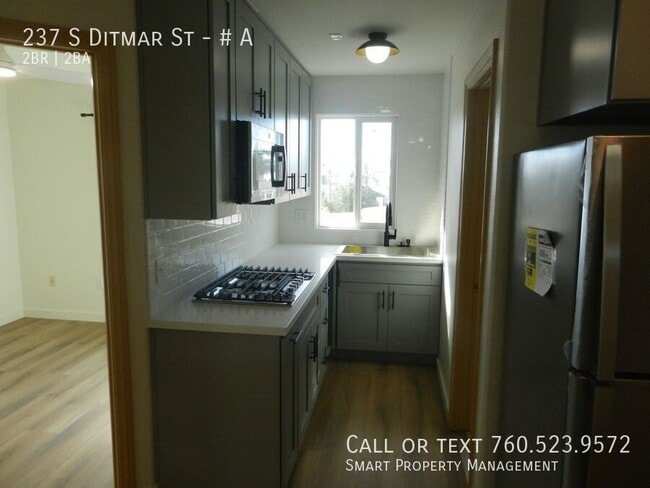 Building Photo - 237 S Ditmar St