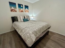 Building Photo - 4234 E Western Dr