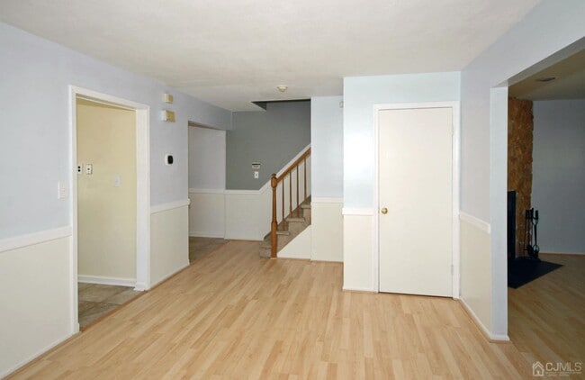 Building Photo - 48 Astor Ct