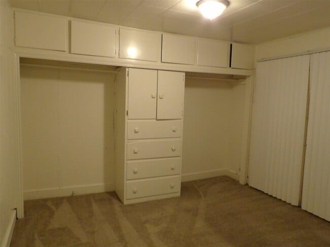 Building Photo - 716 NW Ferris Ave