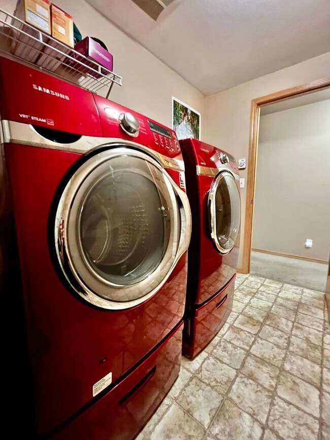 Building Photo - Peaceful Hansville Home with Plenty of Room