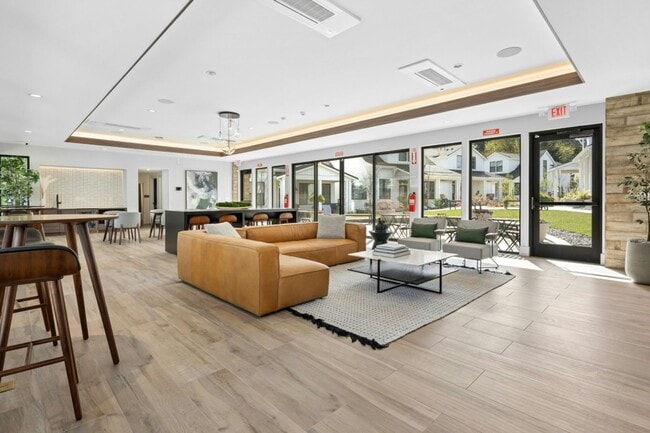 Building Photo - 3bd/2.75ba Redmond Home