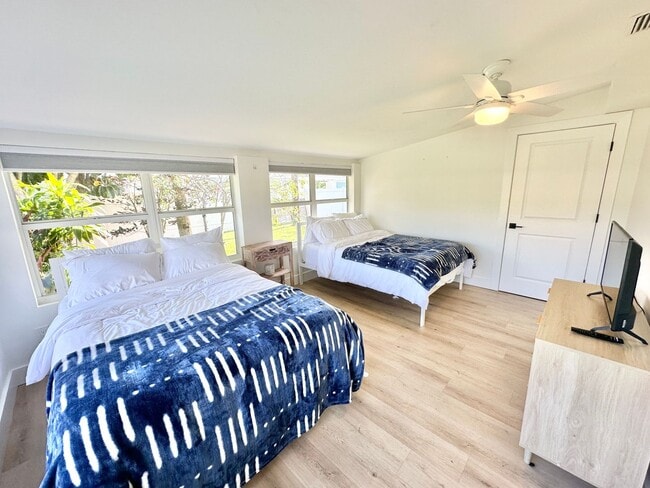 Building Photo - ** BONITA SPRINGS ** 3 BED / 1 BATH - SINGLE FAMILY HOME - NO HOA! - WATERFRONT LOT - ANNUAL RENTAL