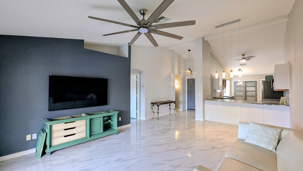 Building Photo - 10867 W Chino Dr