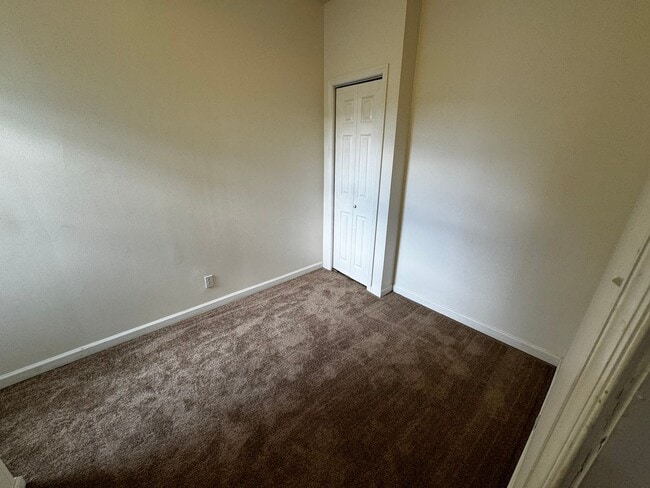 Building Photo - 2544 S Sartain St