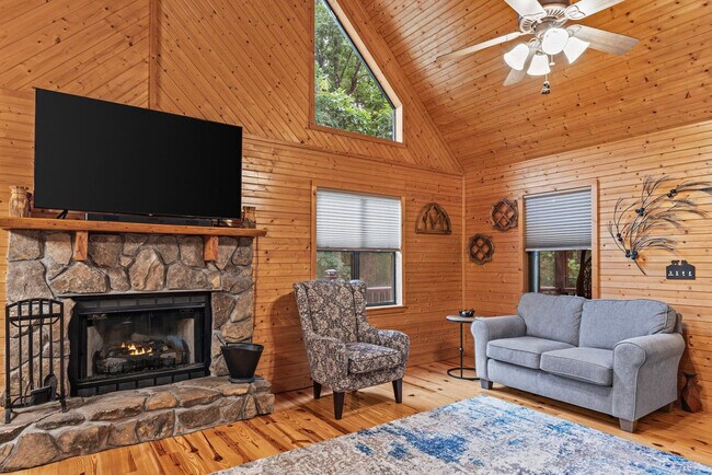 Building Photo - 4050 Henson Rd