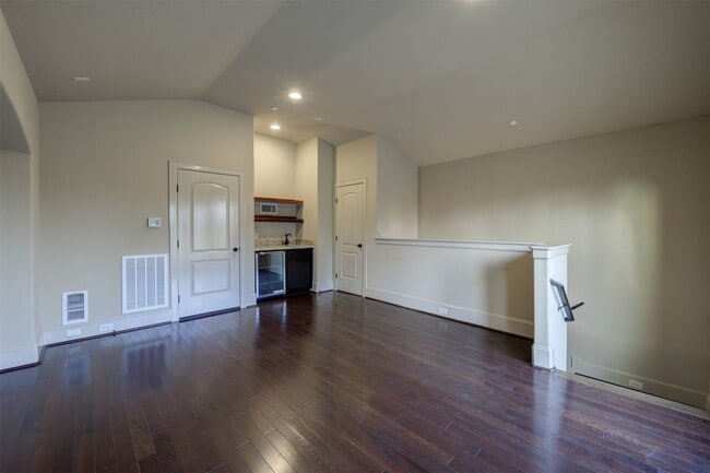 Building Photo - 1809 W 24th St