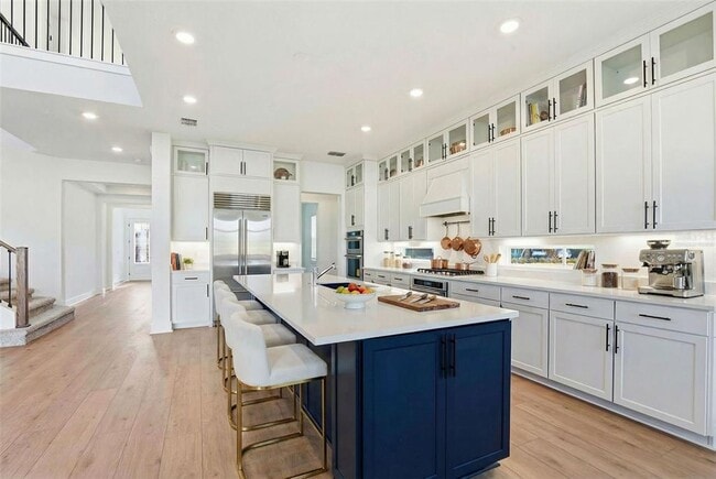 Building Photo - 6962 Jared Oaks Dr