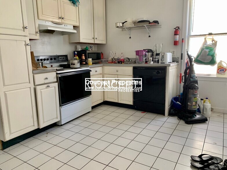 Building Photo - 26 Haskell St