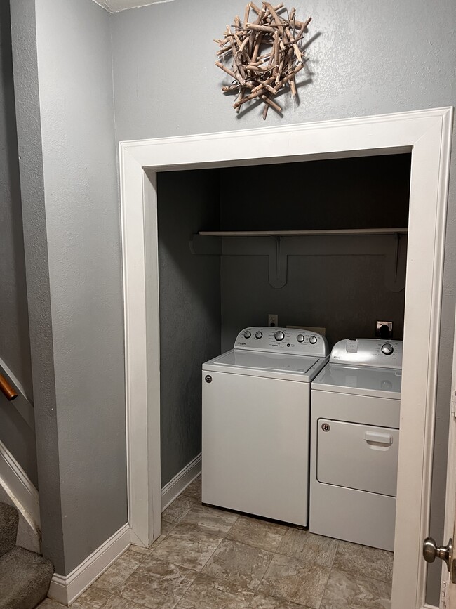 Building Photo - 713 Kearney St