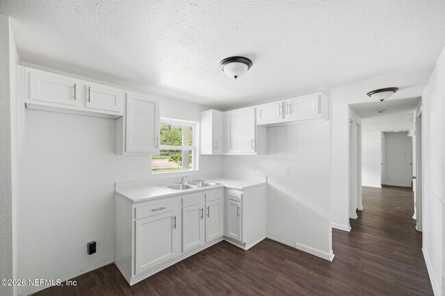 Building Photo - 5134 Moncrief Rd W