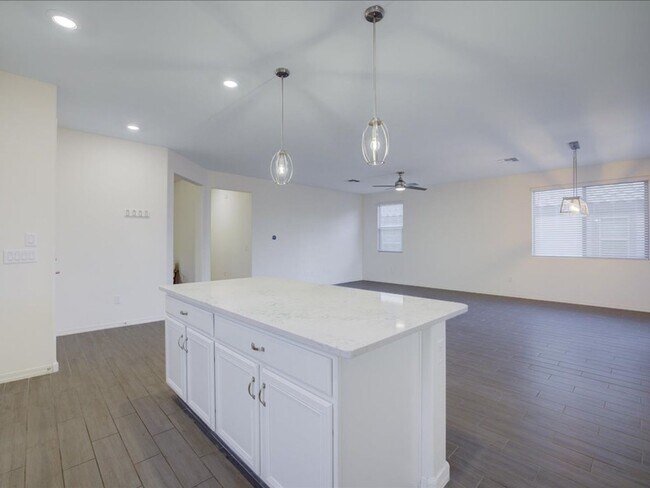 Building Photo - 3 Bedroom 2 Bathroom With Office/Flex room Located in RANCHO SAHUARITA!