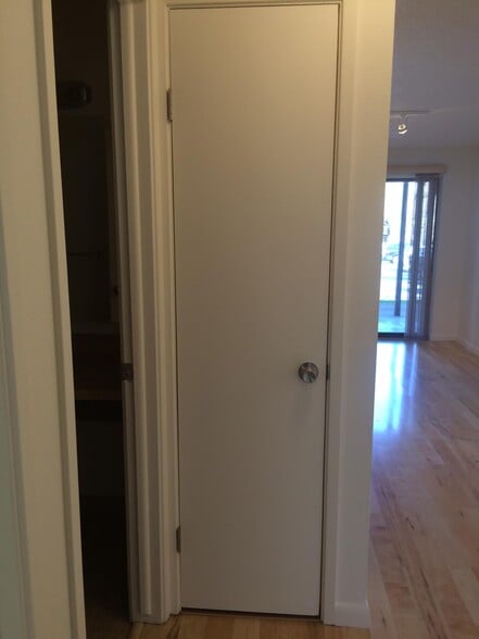 Building Photo - 1202 Avenida del Sol