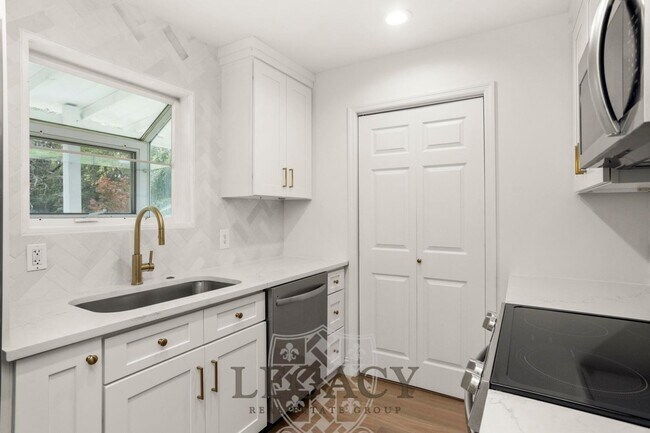 Building Photo - 100 Sadler Ct