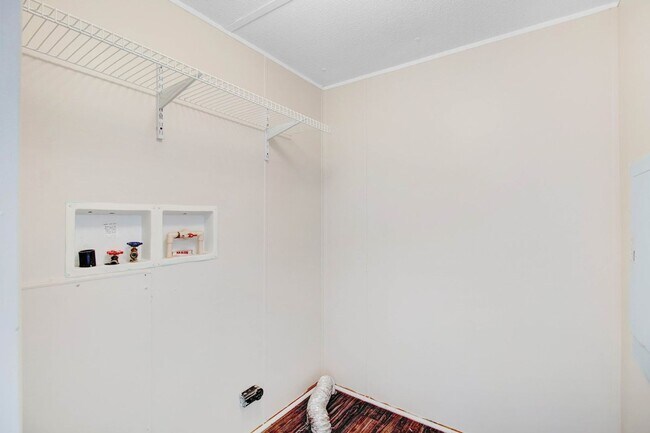 Building Photo - Newly Renovated! 3 Bedroom | 2 Bathroom Mo...