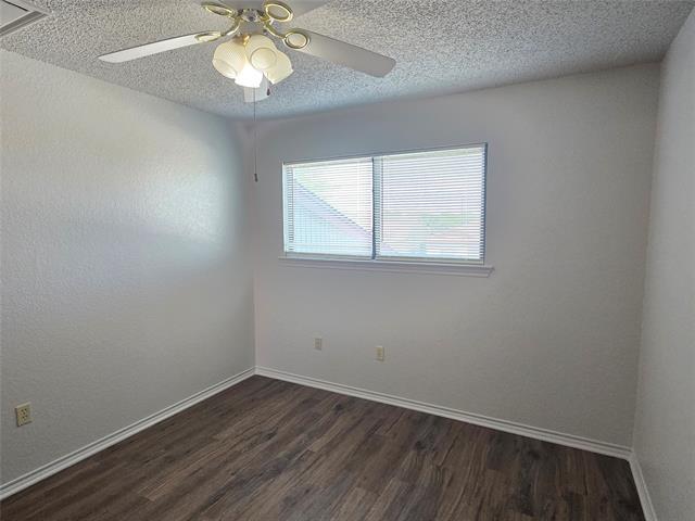 Building Photo - 900 Meadow Cir N