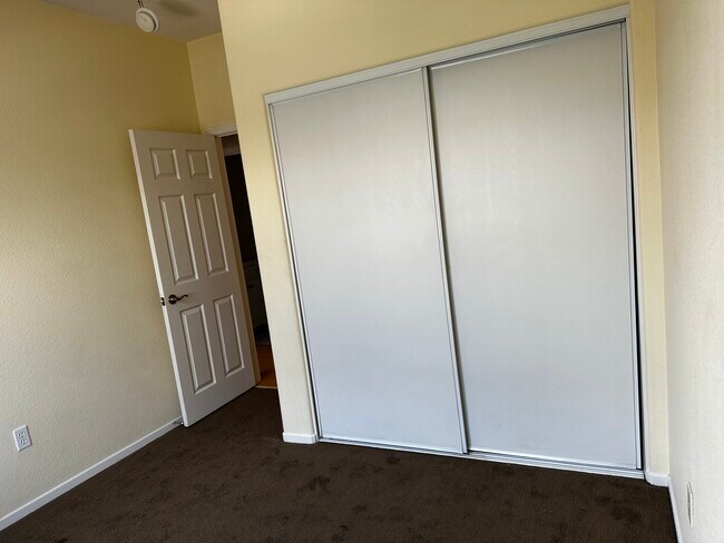 Building Photo - 310 Sunset Way